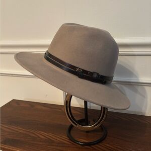 Stylish Beige Fedora with Leather Band